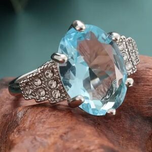 Elegant light blue crystal ring sz 10